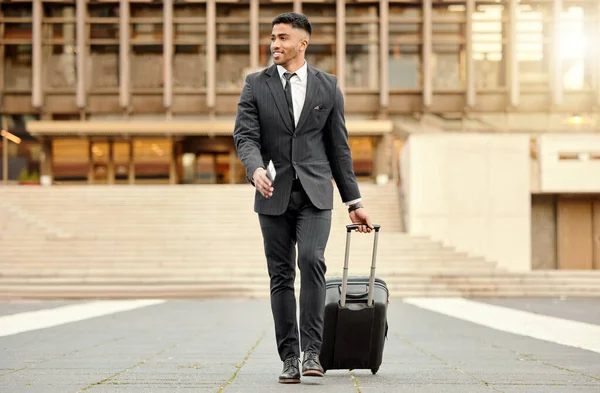 Nowhere Straight Top Businessman Walking Town His Luggage — Fotografia de Stock