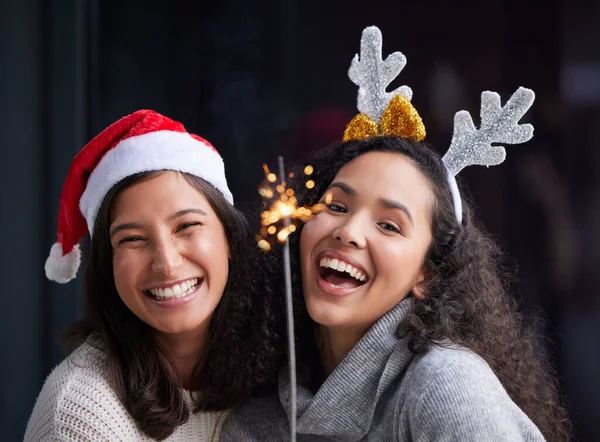 Noel Enerjine Uygun Arkadaşlar Bul Iyi Arkadaş Noel Kutlarken Bir — Stok fotoğraf