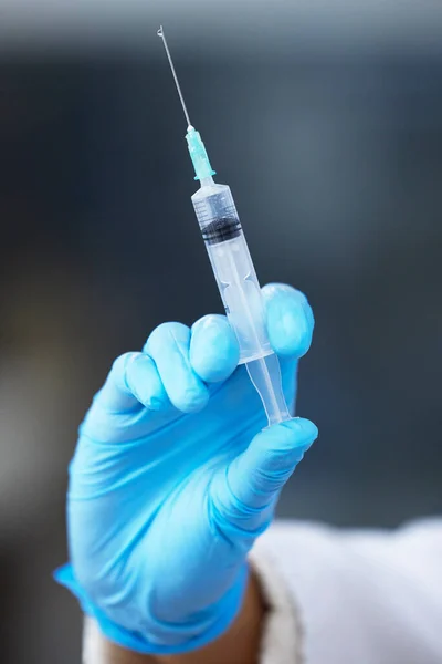 Lets Get Some Shots Unrecognizable Woman Holding Vaccine Syringe — Stockfoto