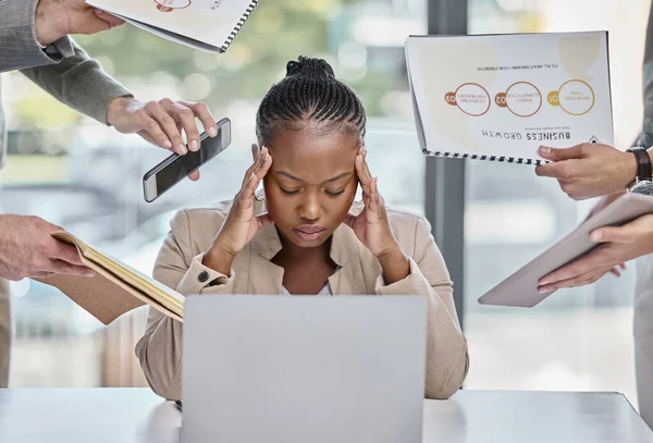 Trying Hold Calloused Bone Young Businesswoman Looking Stressed Frustrated Meeting — Stock Fotó