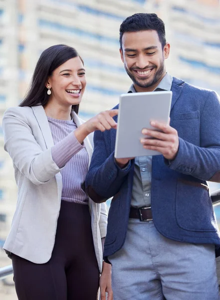 Just Received Feedback Two Coworkers Using Digital Tablet Together — Stockfoto