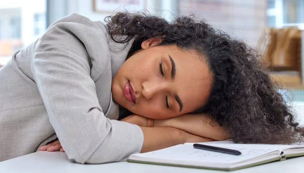 Its Difficult Keep Youre Low Energy Young Businesswoman Sleeping Her — Foto de Stock