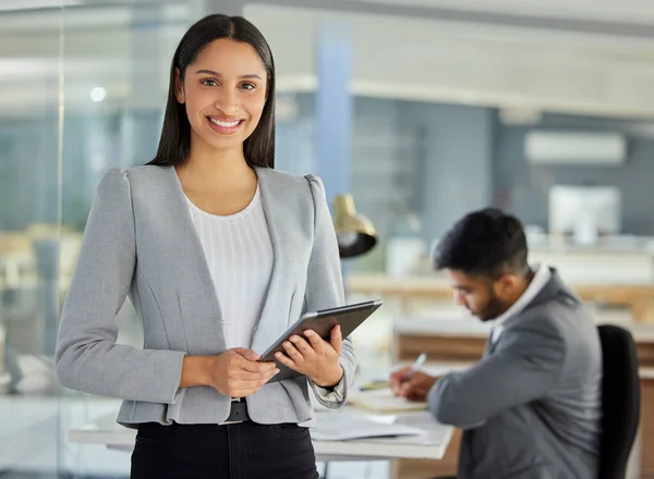 Managers Assistant Makes Job Much Easier Young Businesswoman Using Digital — Foto de Stock
