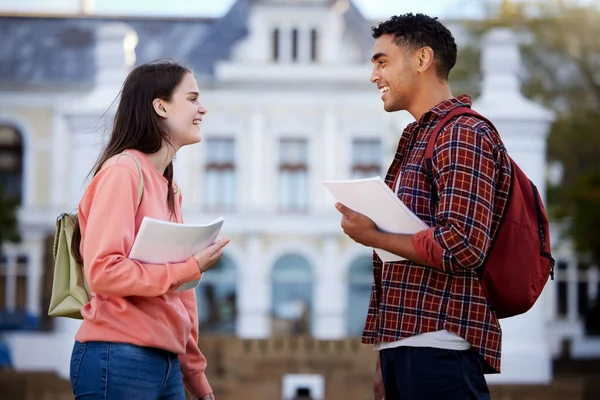 How Easy Test Two Students Having Conversation While Campus — Stockfoto