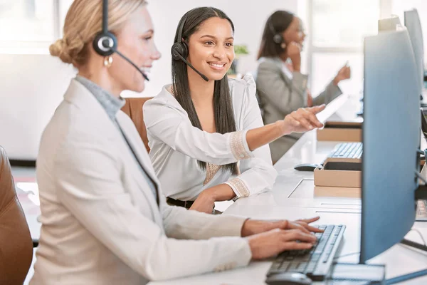 Thats What Youre Looking Attractive Young Call Center Agent Wearing — Stockfoto
