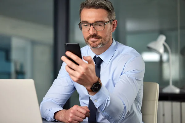 Communication Simplifies Everything Handsome Mature Businessman Sending Text While Working — Foto de Stock