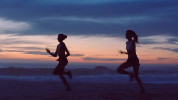 R18 Fitness Exercise Healthy Fit Women Running Ocean Coast Sunset — Stok video