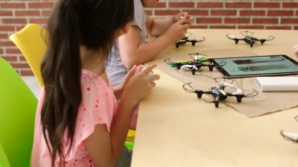 Students Building Testing Designing Scientific Drones Batteries Electrical Equipment Tablet — Vídeo de Stock