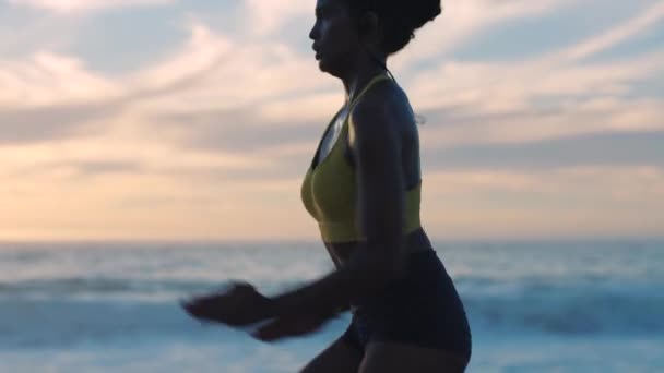 Fast Fit Active Woman Running Ocean Beach Shore Sunset Sky — Stock videók