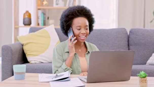 Business Woman Professional Entrepreneur Talking Phone While Remote Working Laptop — Vídeo de stock