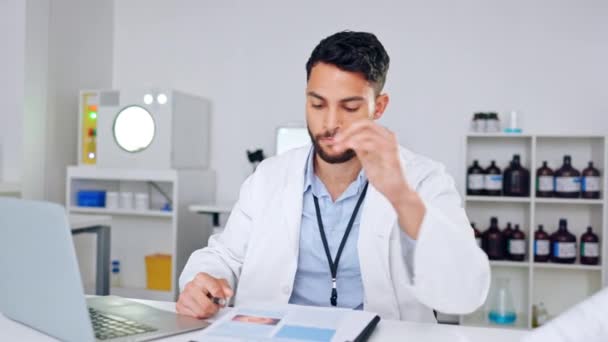 Stressed Angry Frustrated Scientist Throwing Paper Shaking Head Struggling Find — Vídeo de Stock