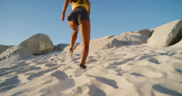 Active Fit Sporty Athlete Running Jogging Sprinting Sand Shore Coast — Vídeos de Stock