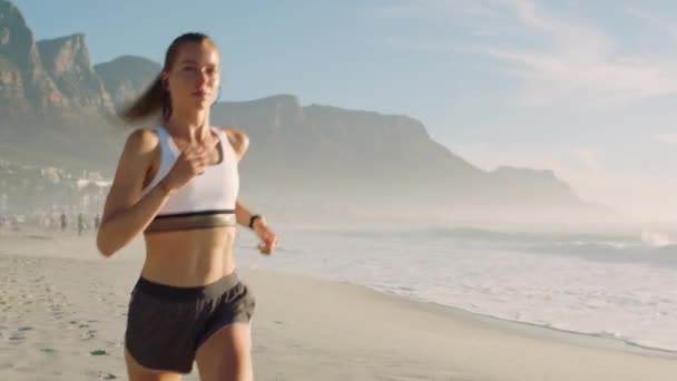 R18 Fitness Health Exercise Active Athletic Female Running Beach Earphones — Vídeos de Stock