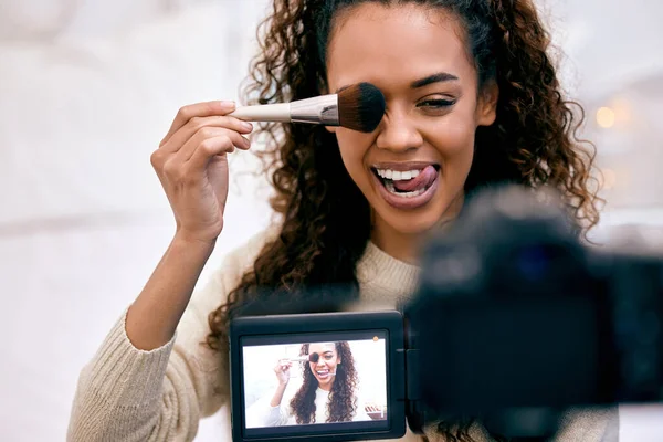 Exactly Young Woman Doing Her Makeup While Recording Video Her —  Fotos de Stock