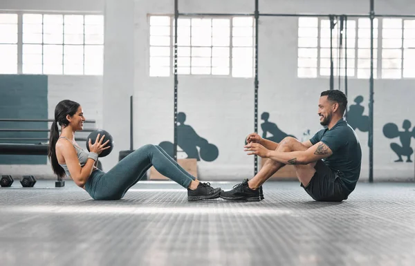 Active Sporty Fitness Couple Gym Partners Training Together Doing Core — Stockfoto