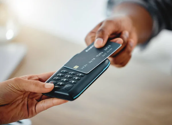 Customer Shopping Credit Card Money Paying Using Digital Nfc Technology — Stock Fotó