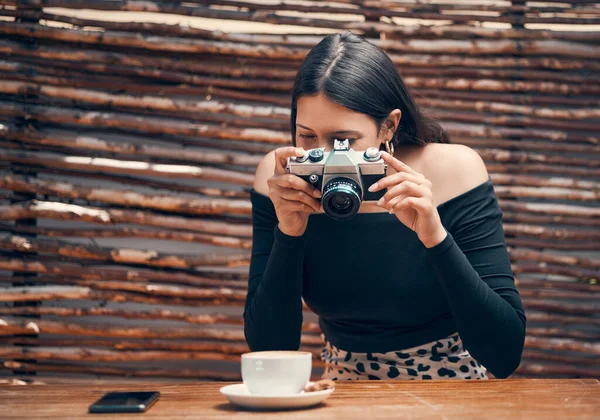 Stylish Trendy Creative Food Influencer Taking Picture Camera Cup Coffee — Zdjęcie stockowe