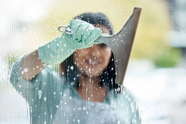 Make Sure Your Squeegee Clean Young Woman Cleaning Her Windows — Fotografia de Stock