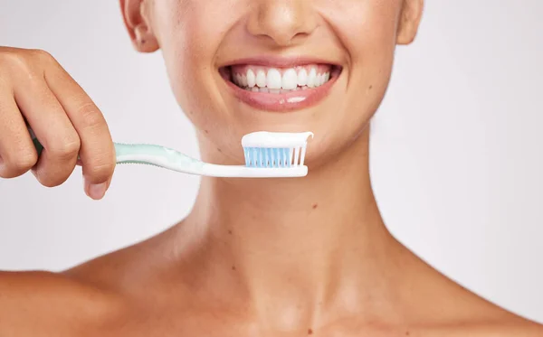 More You Brush Brighter Your Smile Attractive Young Woman Brushing — Stock Photo, Image