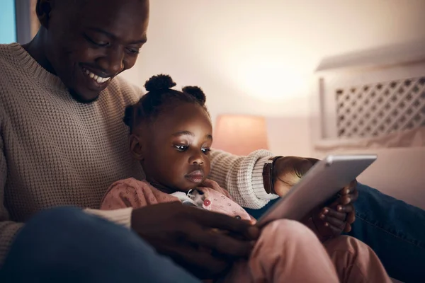You Want Read Fairy Story Father Reading His Daughter Bedtime — Stockfoto