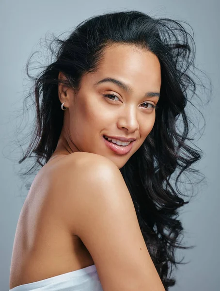 Say Hello Fabulous Hair Studio Portrait Attractive Young Woman Posing — Stok fotoğraf