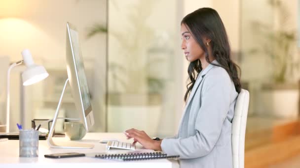 Focused Female Executive Business Woman Reading Typing Email Computer Work — Vídeos de Stock