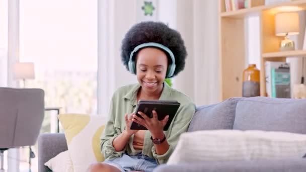 Happy Smiling African Woman Browsing Streaming Music Watching Videos Online — ストック動画