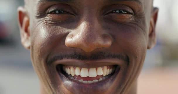 Closeup Portrait Happy Excited Friendly Black Man Face Smiling Teeth — Αρχείο Βίντεο