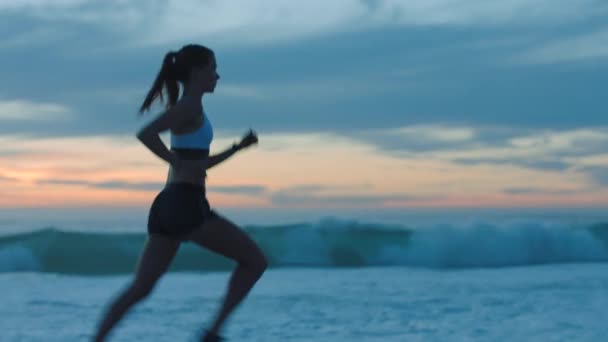 Active Fit Fast Athlete Running Jogging Sprinting Beach Sunset Shadow — Stockvideo