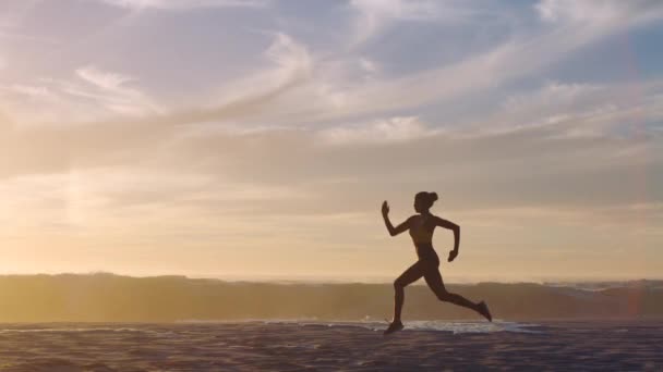 Sporty Active Fitness Athlete Running Beach Coast View Sea Ocean — Stock videók