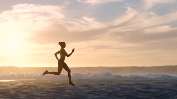 Fitness Wellness Health Athlete Running Training Beach Sand Morning Sea — Wideo stockowe