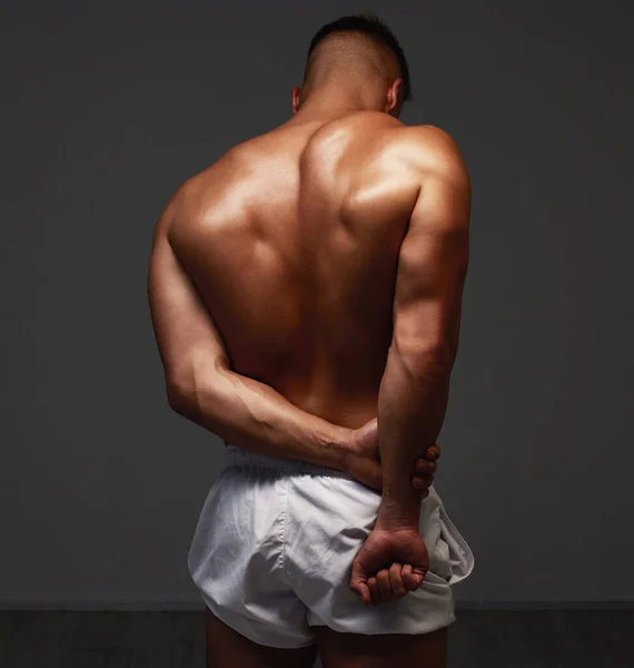 Flexing His Muscles Rearview Shot Unrecognizable Athletic Young Man Posing — Foto de Stock