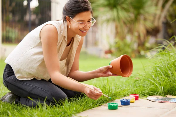 Creativity Just Connecting Things Young Woman Painting Pot Garden Home — Foto Stock