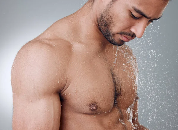 Admiring Himself Young Man Taking Shower Grey Background — Foto Stock