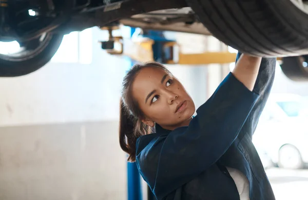 Detecting Problems Doing Repairs What Female Mechanic Working Lifted Car —  Fotos de Stock