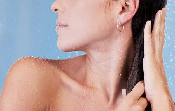 Smell Flower Take Shower Studio Shot Unrecognisable Woman Rinsing Her — Photo