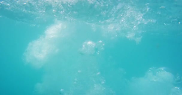 Video Footage Woman Jumping Cliff Ocean — Vídeo de Stock