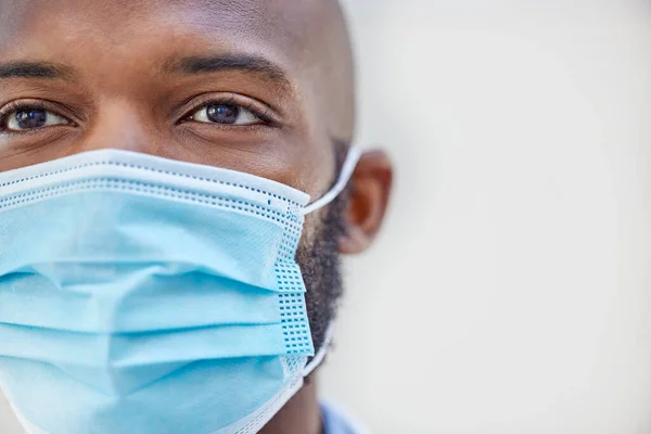 Right Thing Wear Your Mask Closeup Shot Young Doctor Wearing — Stockfoto