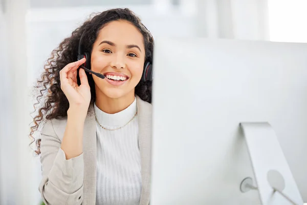 Ill Assist Your Query Portrait Young Businesswoman Wearing Headset While — Stock Photo, Image