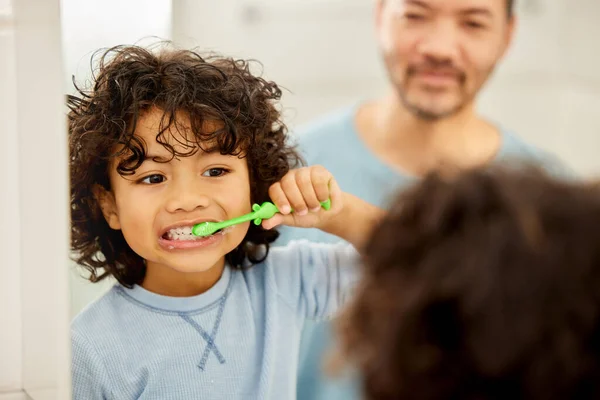 Dad Taught Well Father Teaching His Son How Brush Teeth — Stockfoto