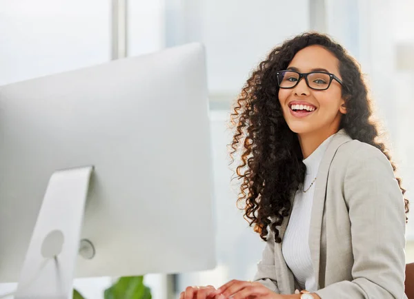 Achievements Keep Motivated More Portrait Young Businesswoman Working Computer Office — Stockfoto