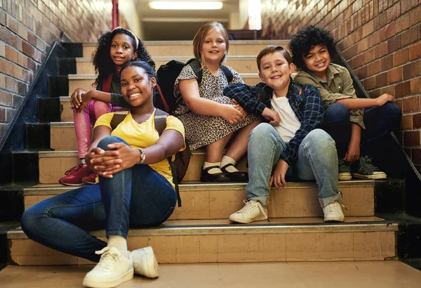 Friends Make School Fun Full Length Shot Diverse Group Children – stockfoto