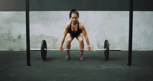 Put Some Effort Excuses Young Woman Exercising Barbell Gym — Φωτογραφία Αρχείου