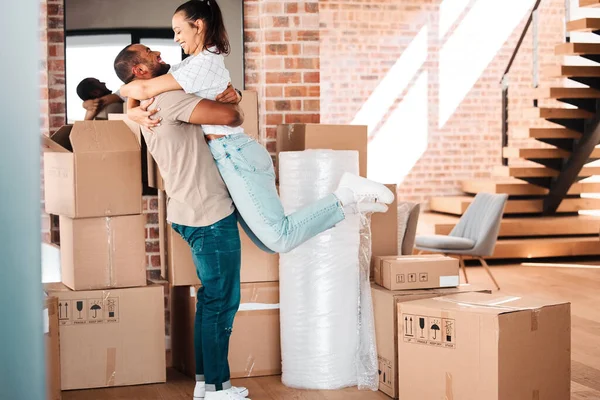 Want Our First Day Here Special Couple Looking Cheerful While — Stock Photo, Image