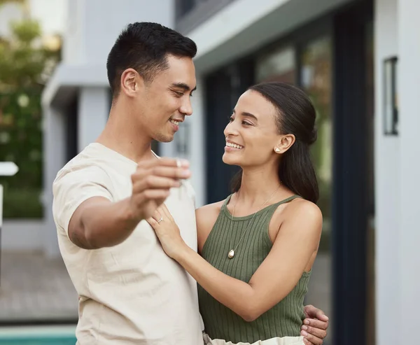 Liked Bought Young Couple Holding Key New Home — Fotografia de Stock