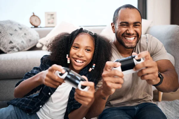 Daddys Raising Real Winner Young Girl Playing Video Games Her — Stockfoto
