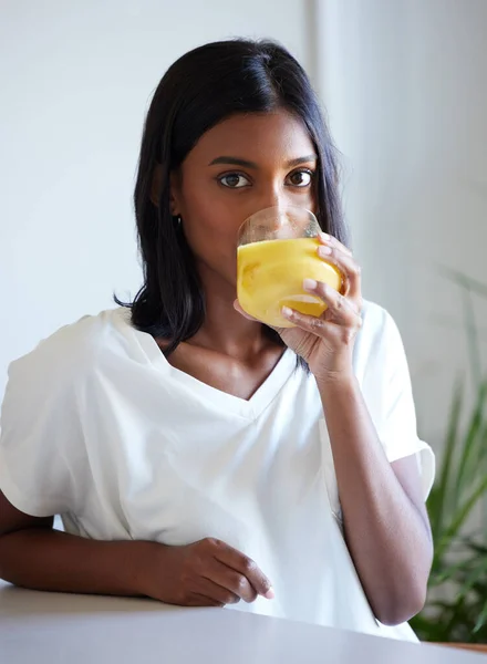 Its Going Fruitful Day Beautiful Young Woman Drinking Glass Orange — Foto de Stock