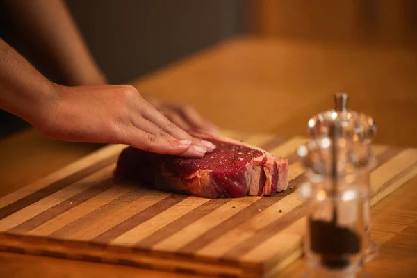 Massage Seasoning Help Penetrate Woman Preparing Steak Dinner Herself — Stockfoto