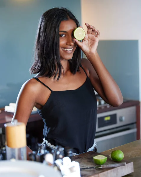 Just Add Slice Lime Beautiful Young Woman Holding Slice Lemon — Zdjęcie stockowe