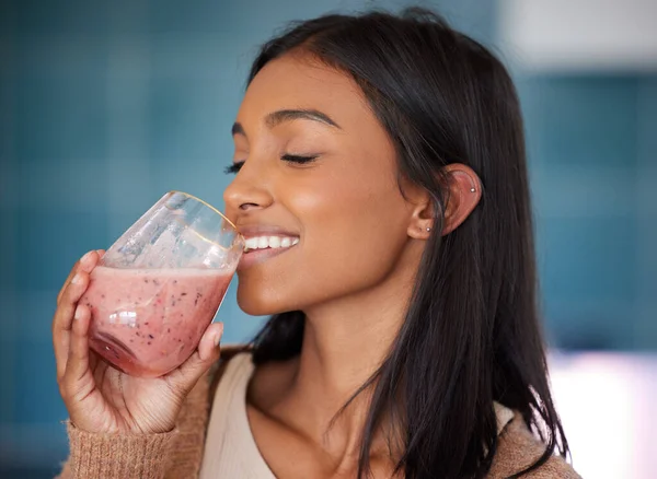 Fresh Smoothies Nourish Your Body Many Essential Vitamins Young Woman — Photo